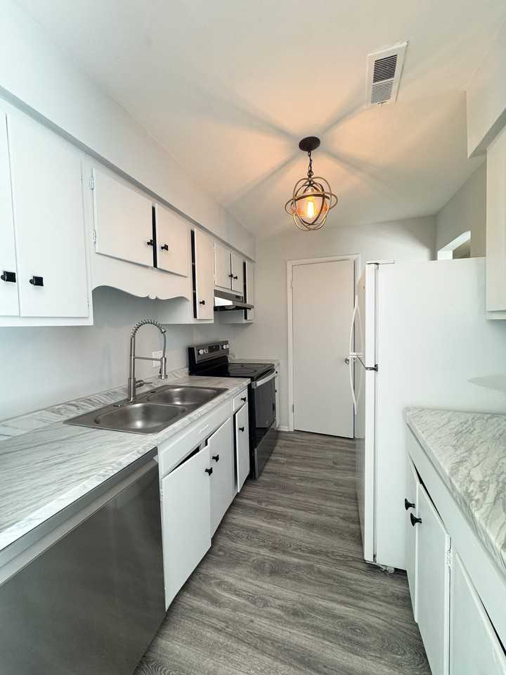 1287 Schaub Drive - 1Apt E #1 - Photo 6 of 19