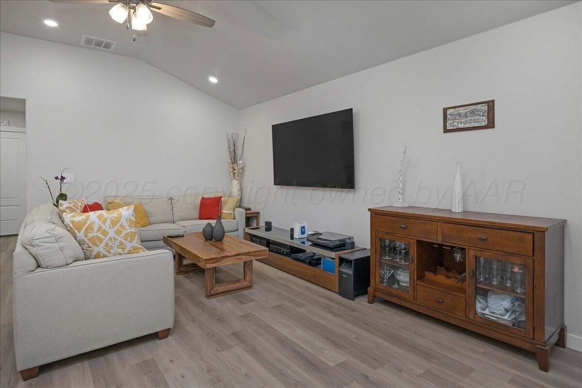 7510 John Thomas St - Photo 4 of 24