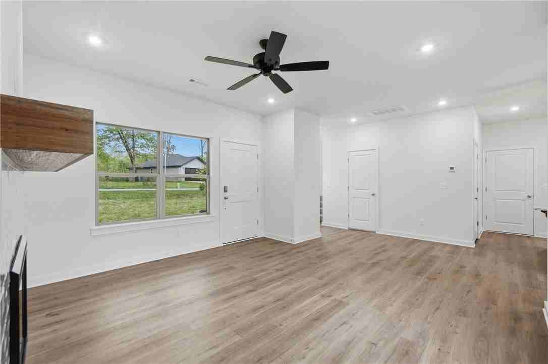 276 Kinross Dr - Photo 6 of 33