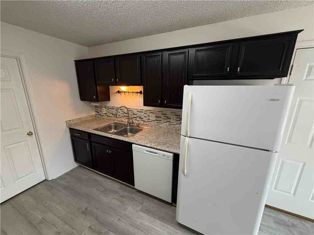 1272 N Tradition Ave - Photo 4 of 21