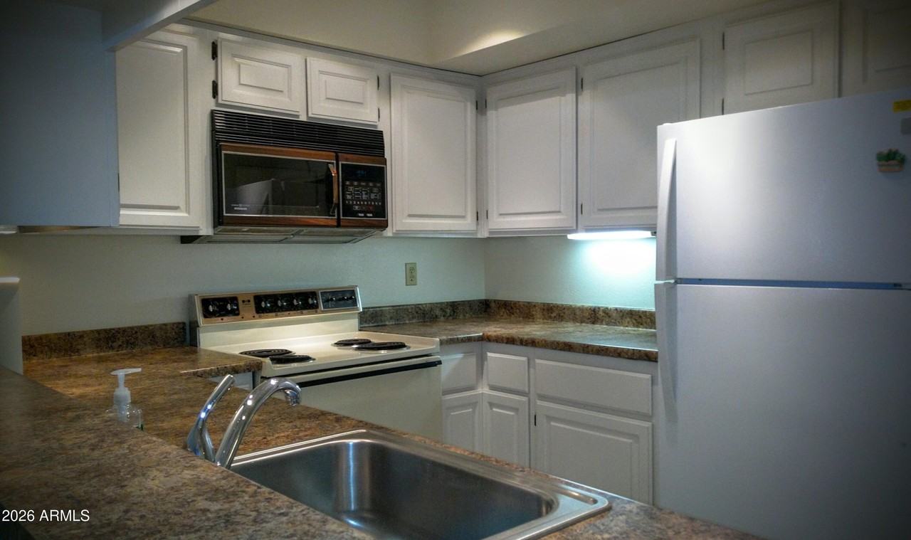 5136 N 31st Pl #621 - Photo 2 of 36
