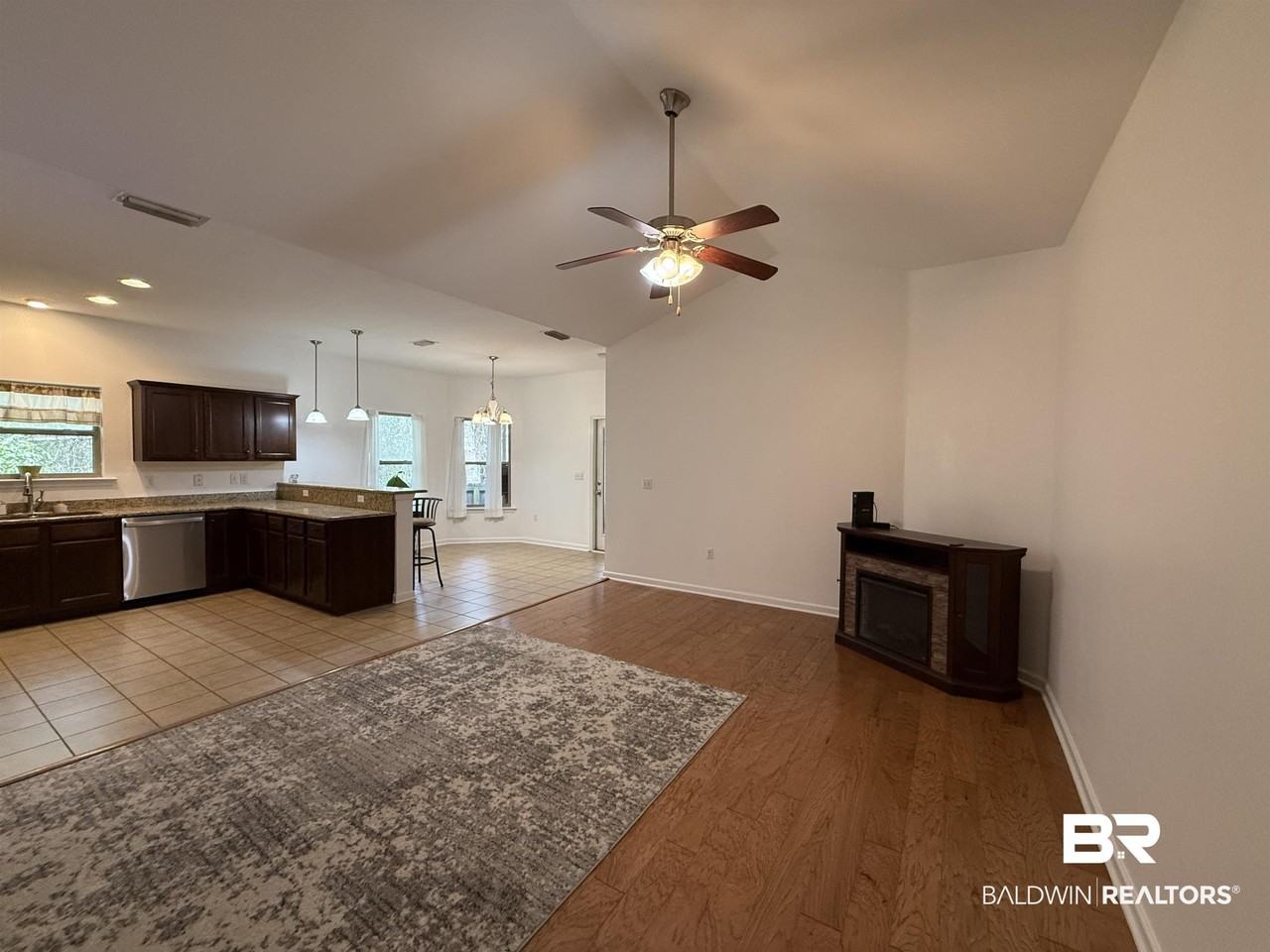 10720 Dunmore Dr - Photo 3 of 15