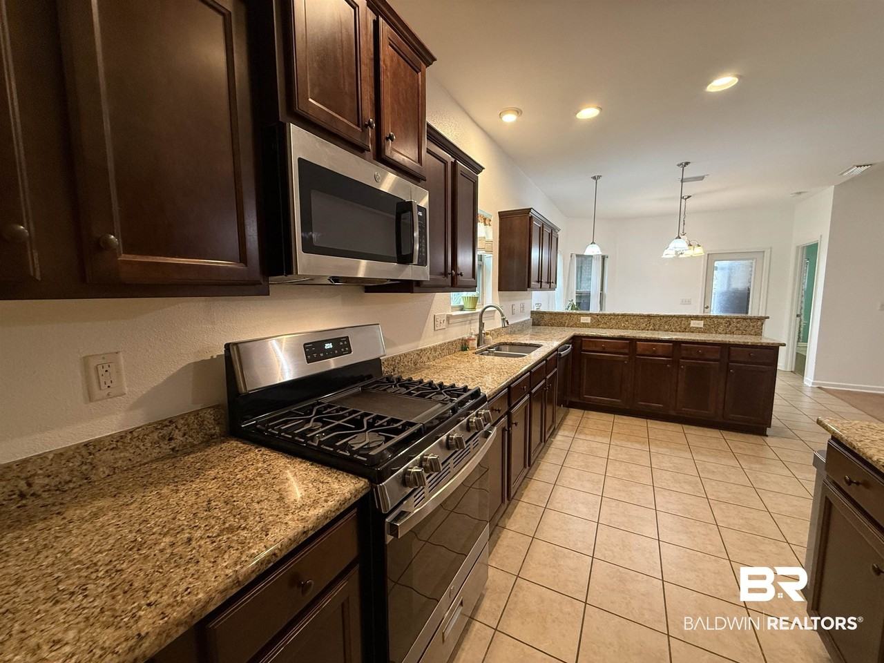 10720 Dunmore Dr - Photo 4 of 15