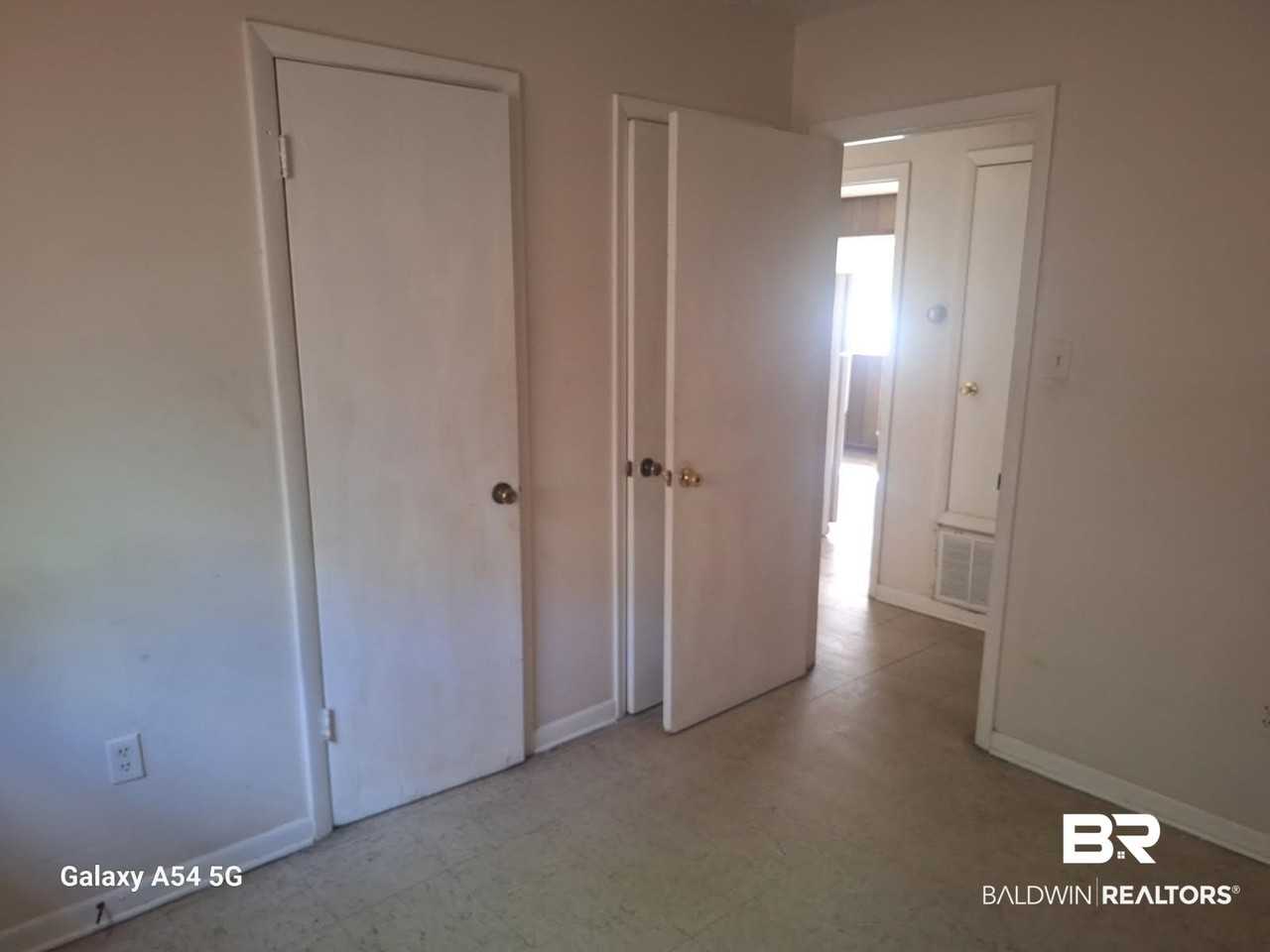 2211 Wolf Ridge Rd #B - Photo 4 of 6