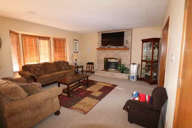 610 W Woodlawn Rd #610 - Photo 3 of 18