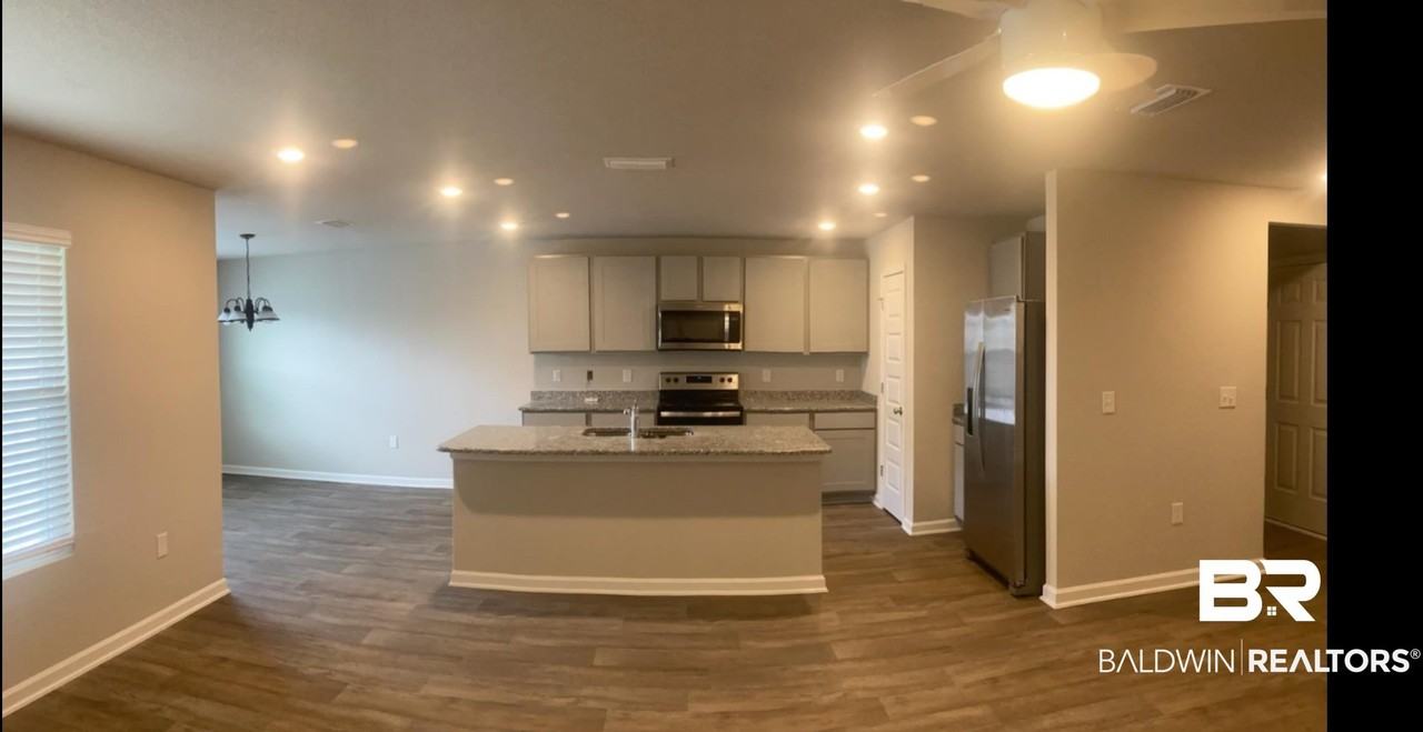 20591 Mercury Dr - Photo 2 of 7