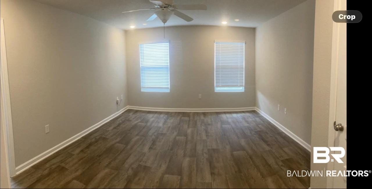 20591 Mercury Dr - Photo 3 of 7