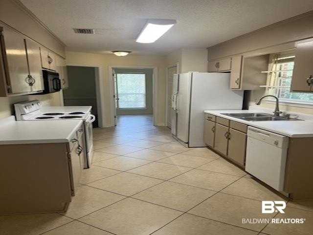118 Sara Ave E - Photo 5 of 9