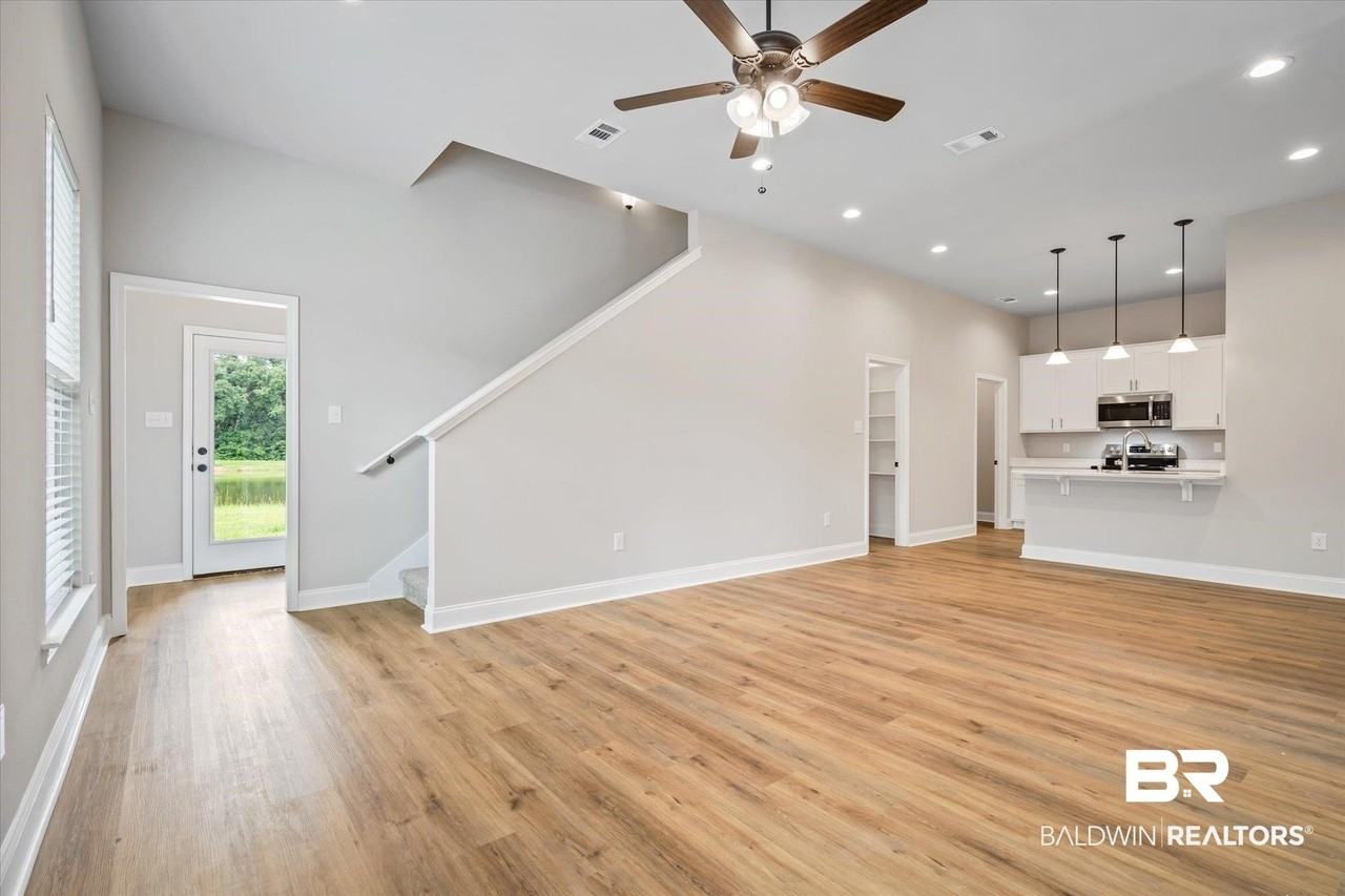 950 Gibson Ct - Photo 2 of 23