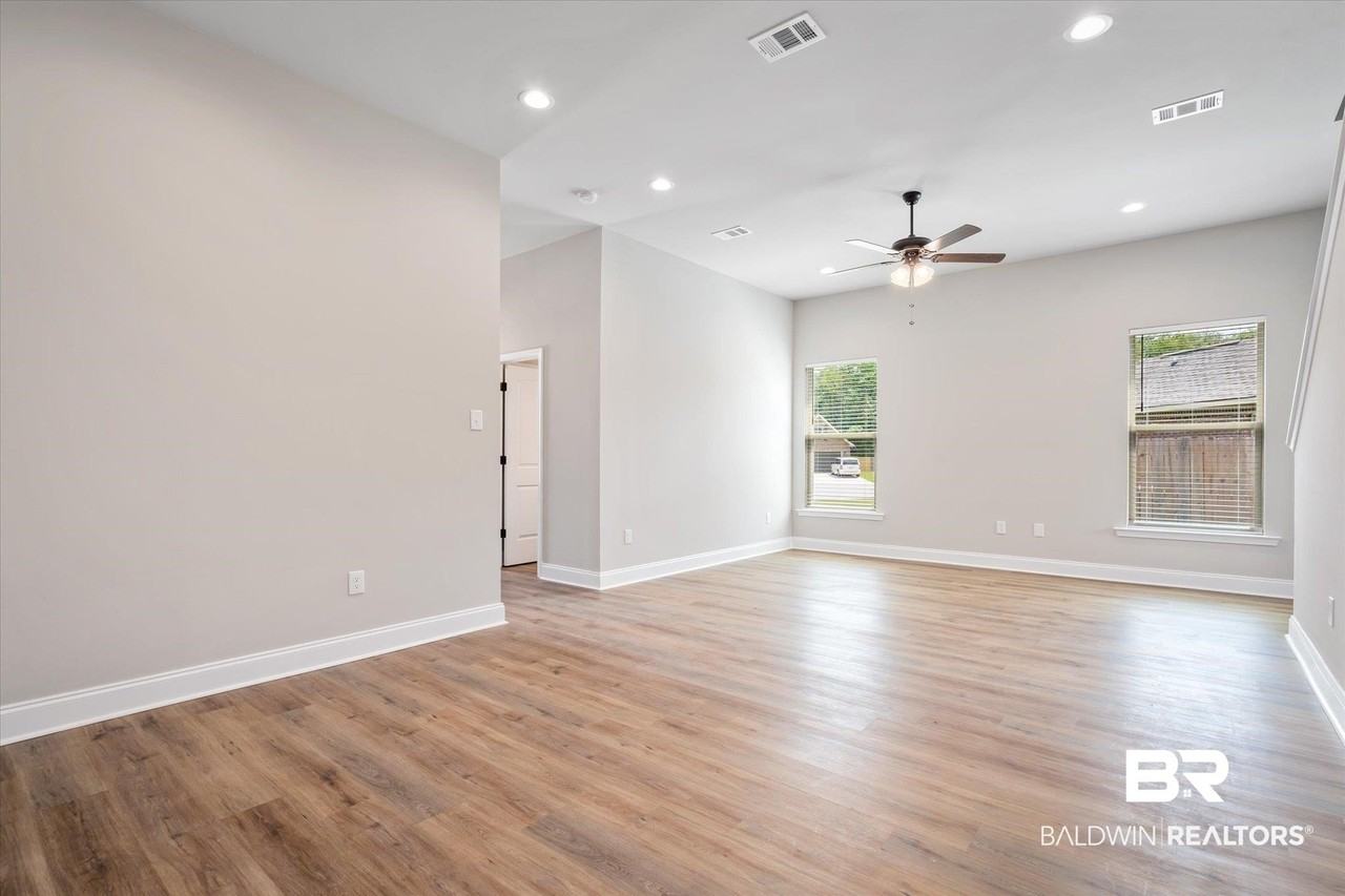 950 Gibson Ct - Photo 3 of 23