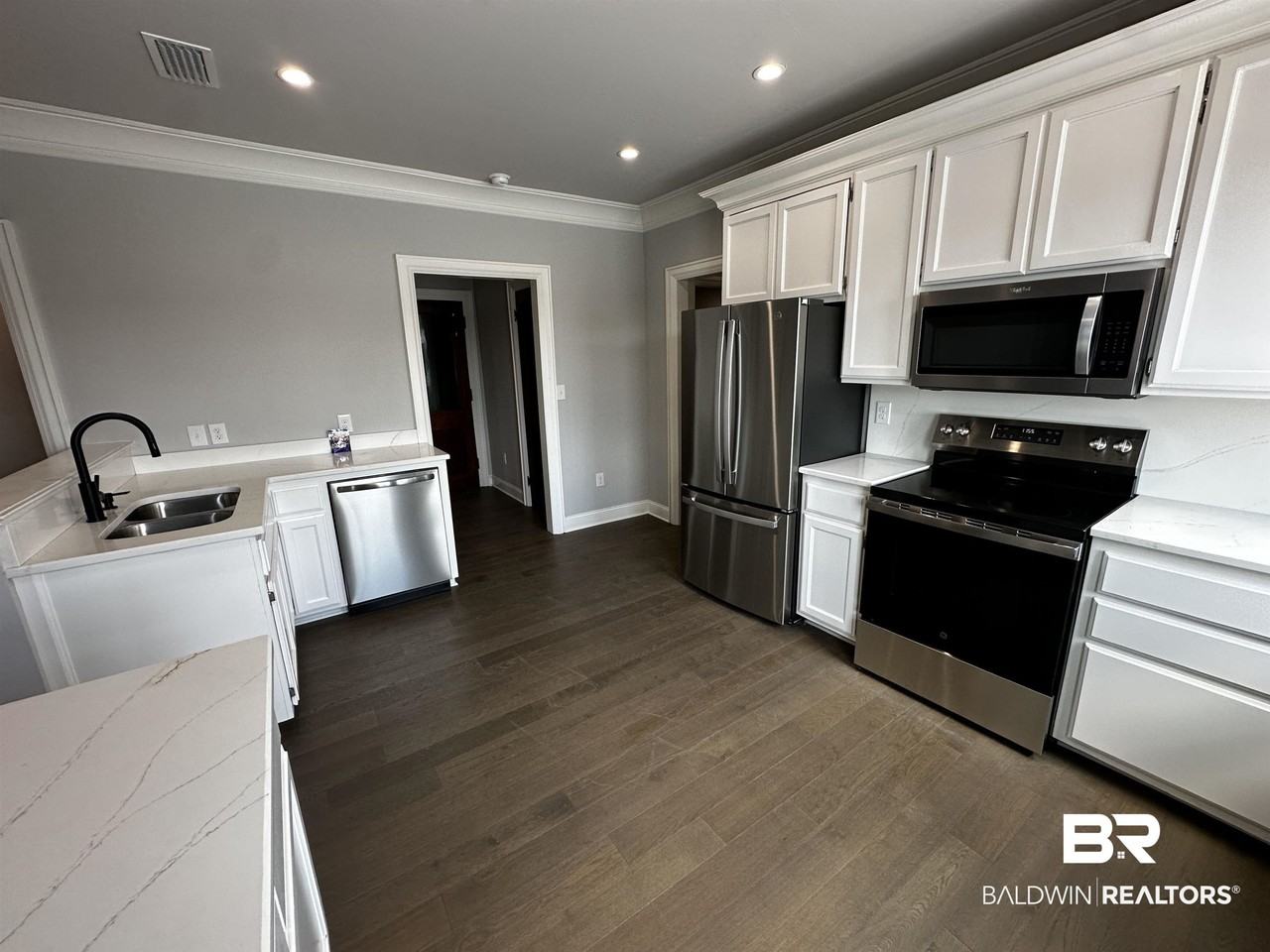 120 W Laurel Ave #201 - Photo 2 of 23