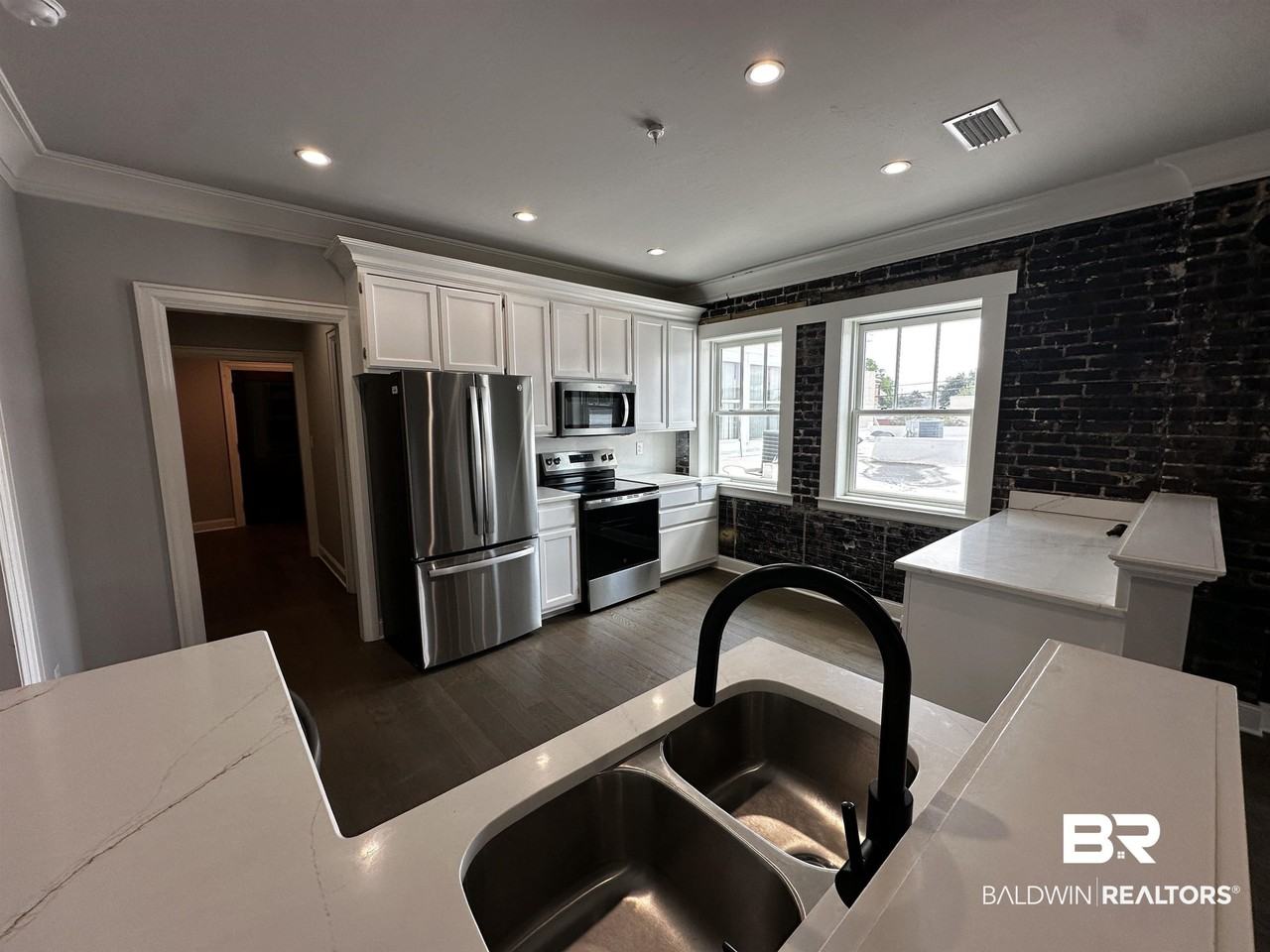 120 W Laurel Ave #201 - Photo 3 of 23