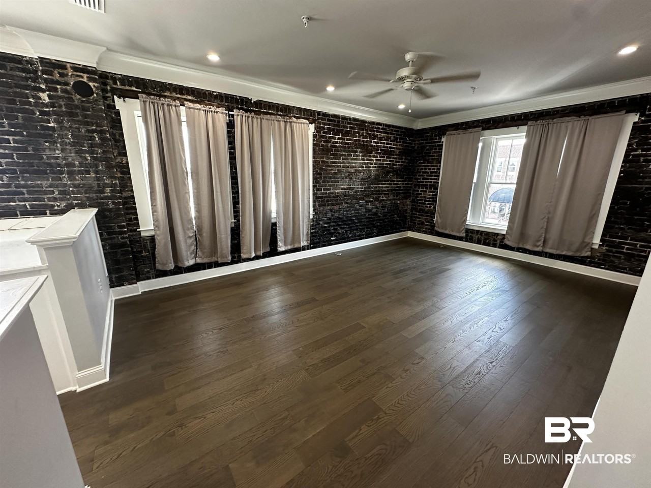 120 W Laurel Ave #201 - Photo 4 of 23