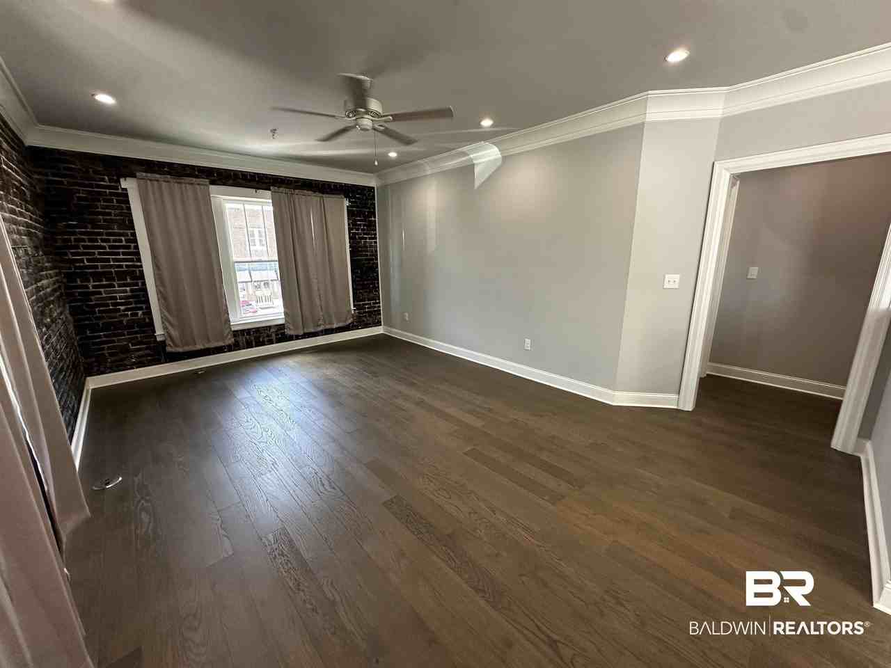 120 W Laurel Ave #201 - Photo 5 of 23