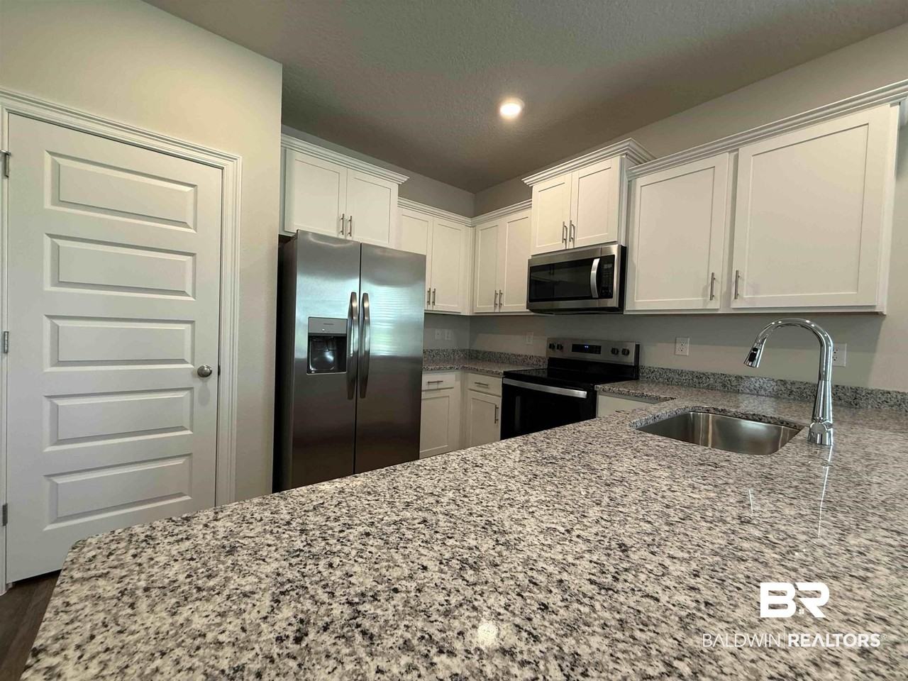 19130 Treehill Ln - Photo 4 of 16
