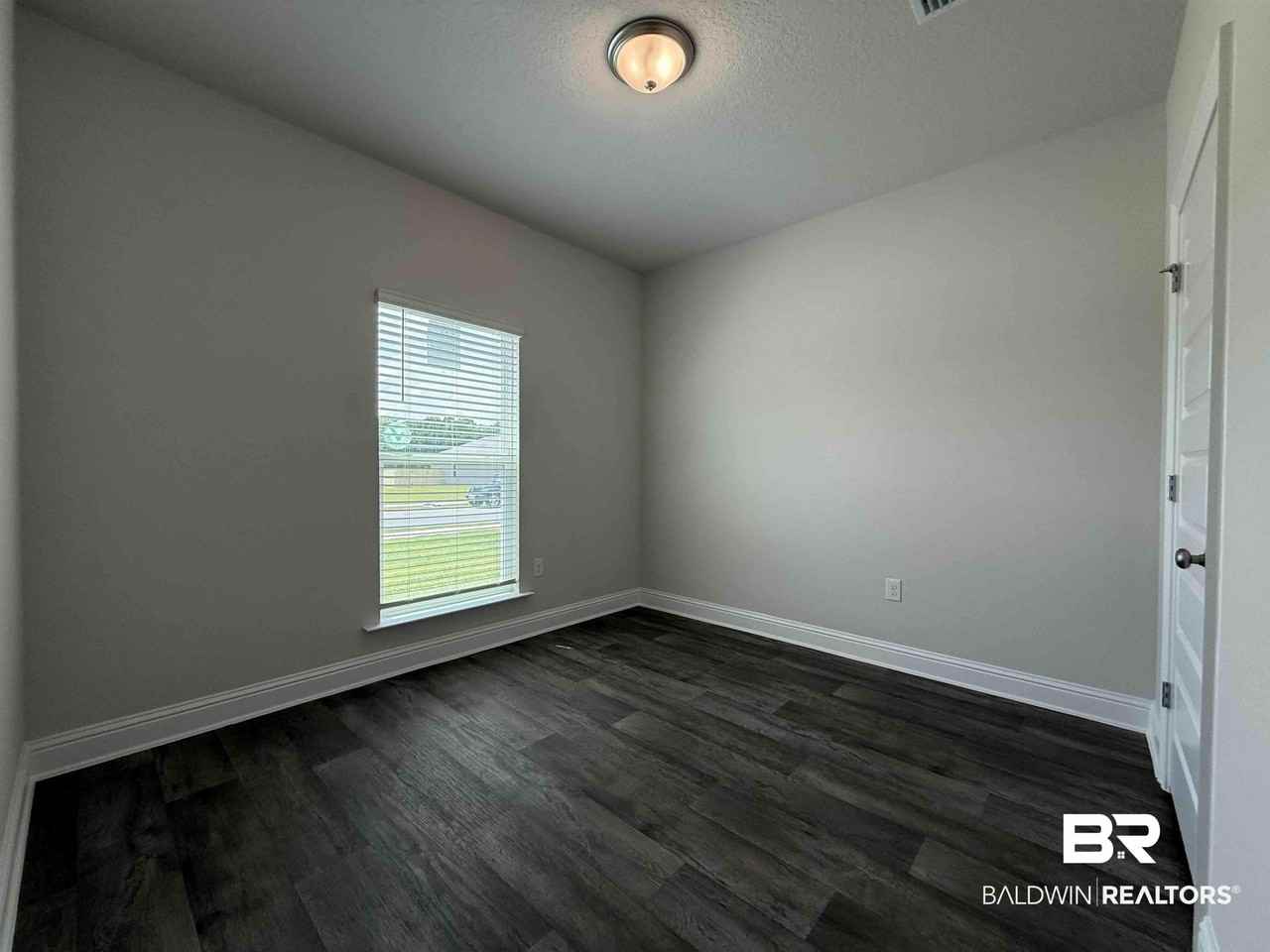 19130 Treehill Ln - Photo 6 of 16