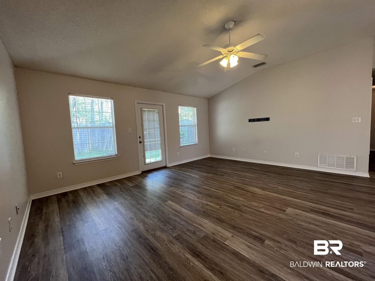 154 Cypress Ln - Photo 5 of 15