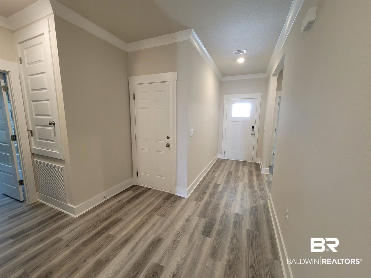 1045 Hayward Loop - Photo 2 of 19