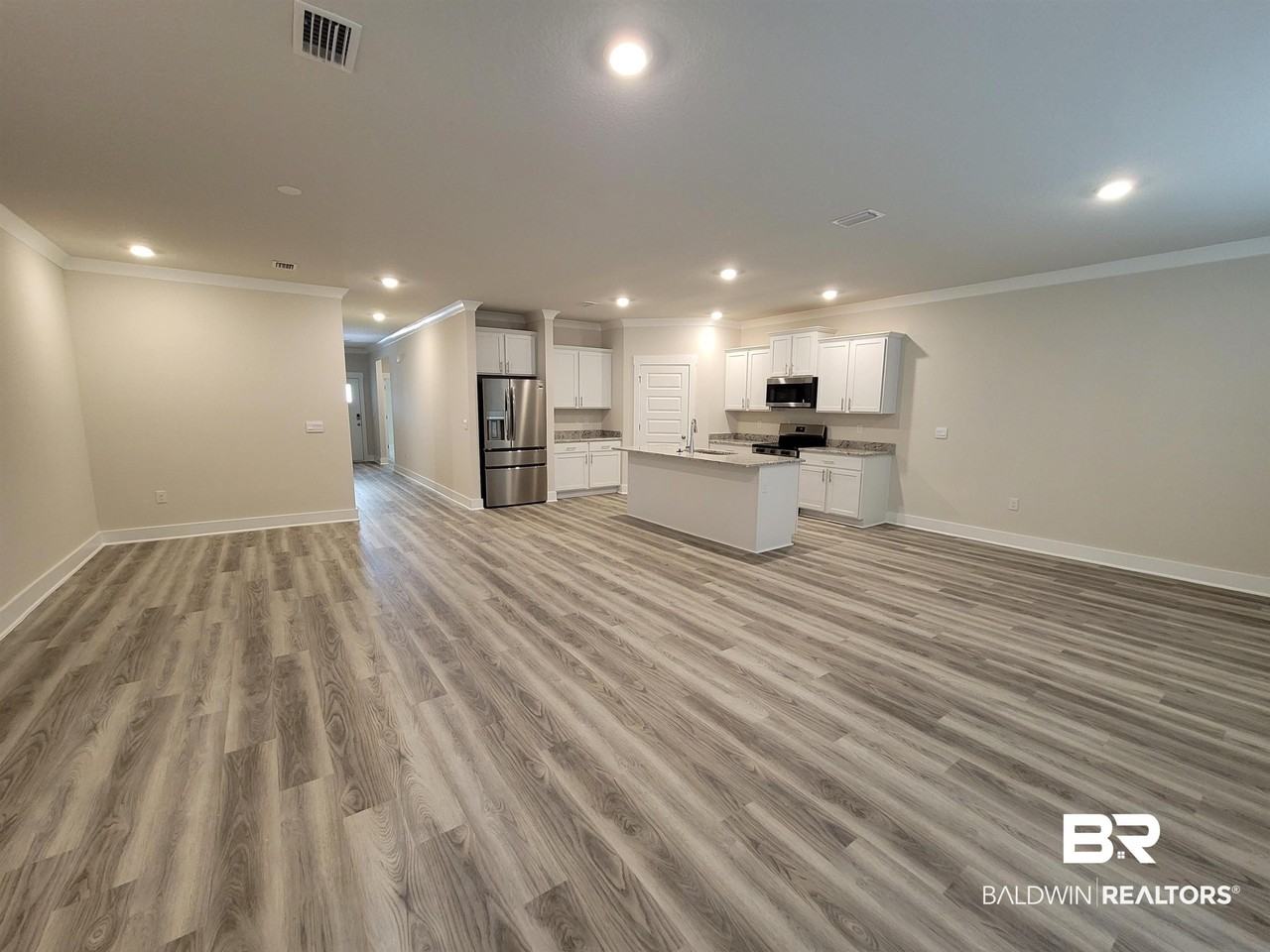 1045 Hayward Loop - Photo 3 of 19