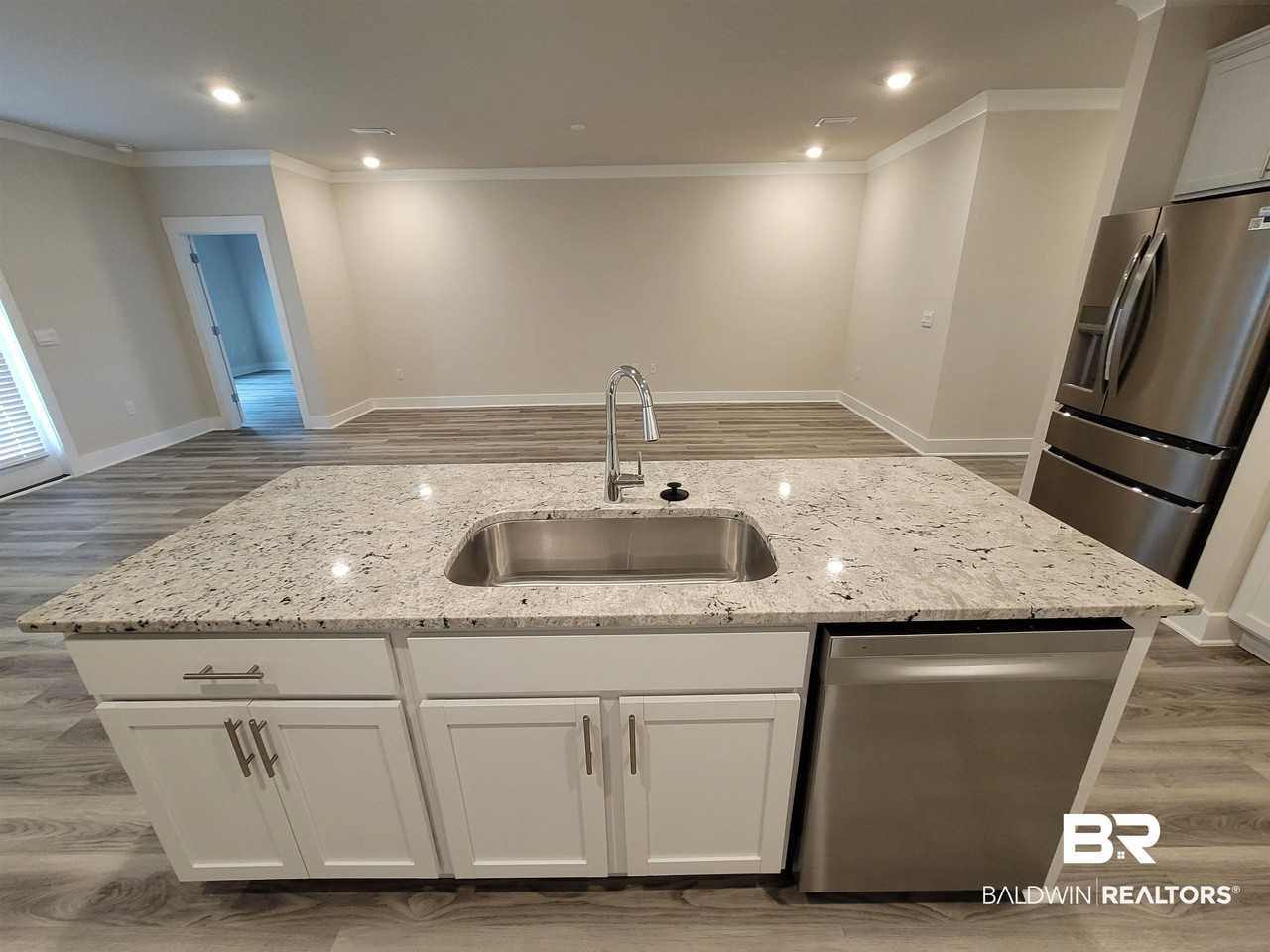 1045 Hayward Loop - Photo 5 of 19