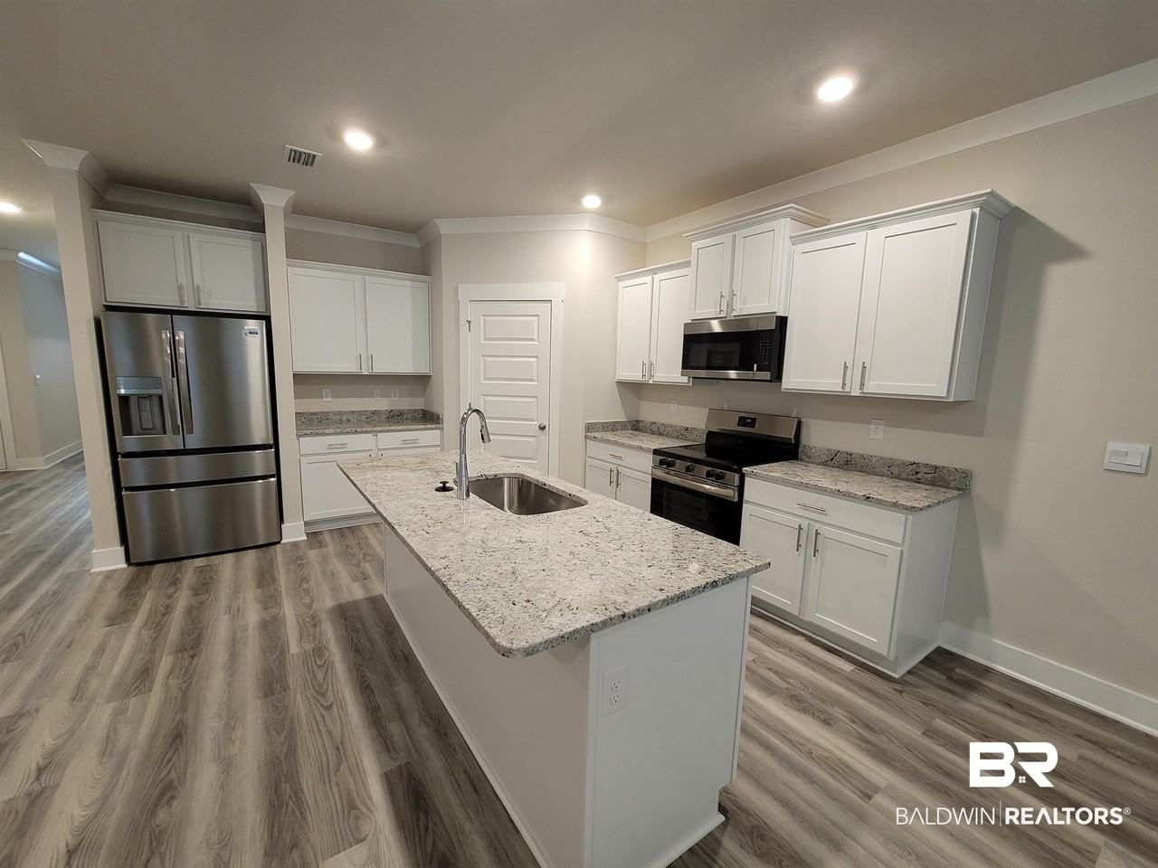 1045 Hayward Loop - Photo 6 of 19
