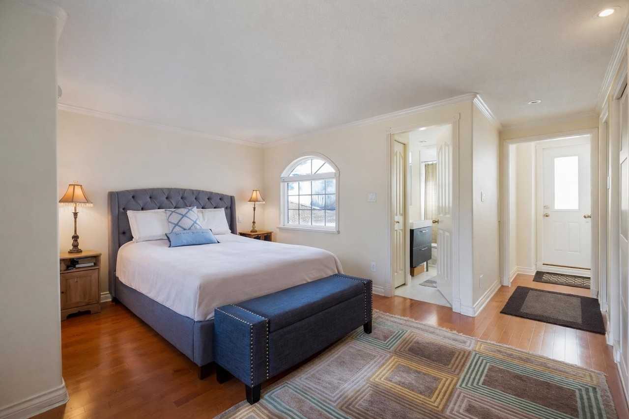 538 25th Street West - Photo 5 of 21