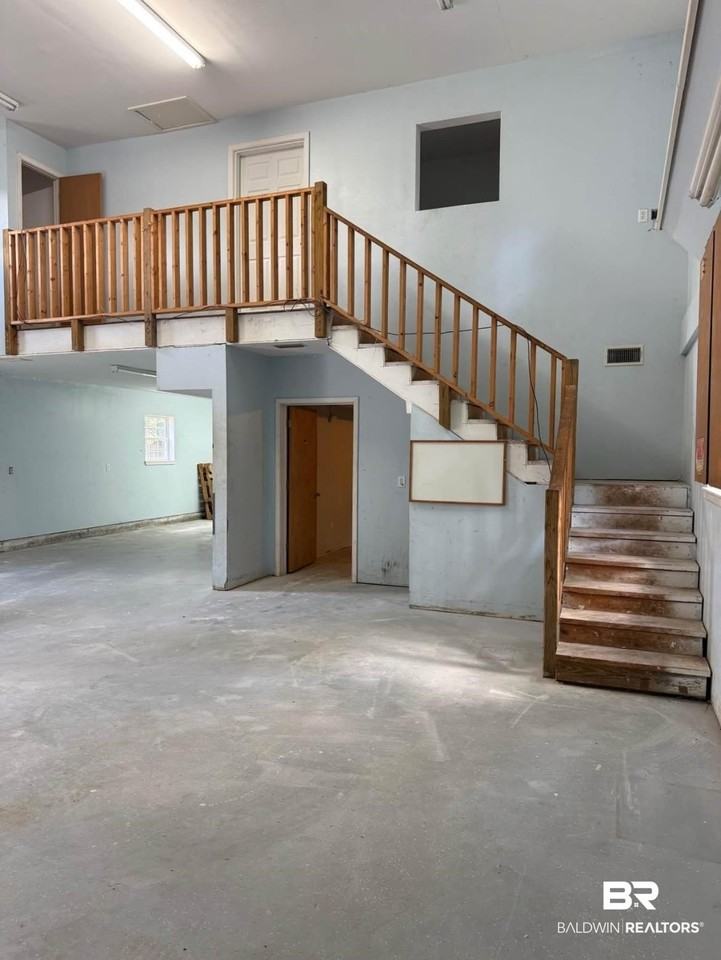 18786 Hillside Cir S - Photo 2 of 9