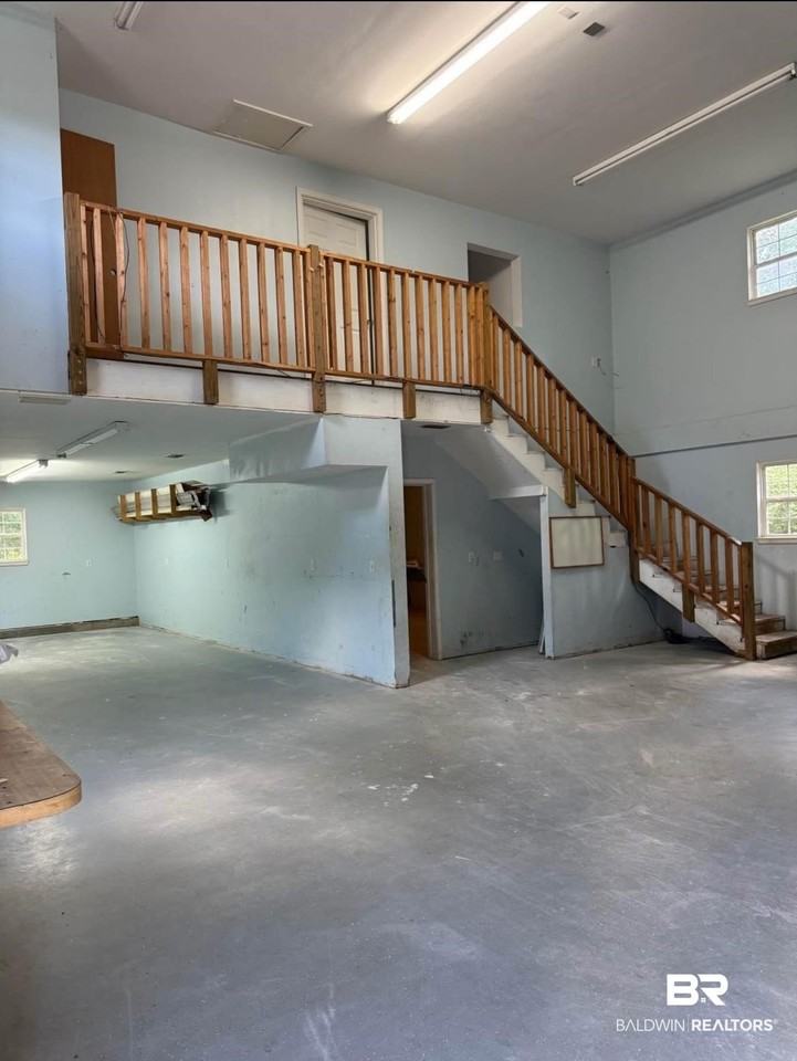 18786 Hillside Cir S - Photo 3 of 9