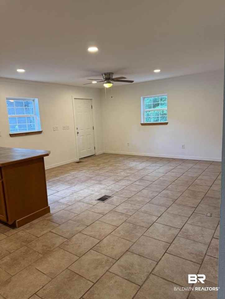 18786 Hillside Cir S - Photo 7 of 9