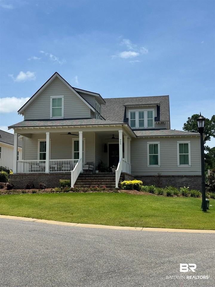 905 Geranium Dr