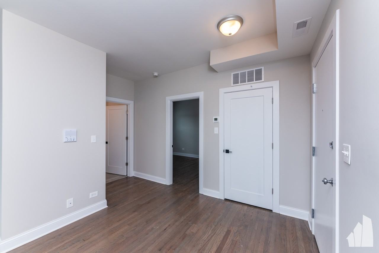 3409 W Fullerton Ave #3409-2B - Photo 4 of 10