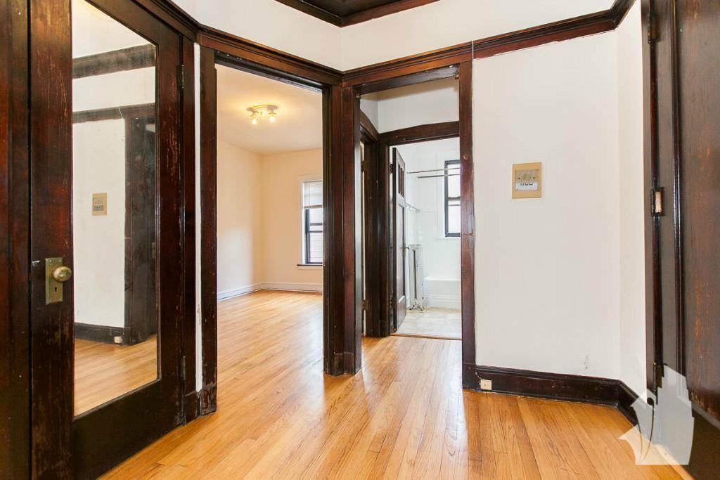 2418 N Sawyer Ave #2418-1W - Photo 2 of 10