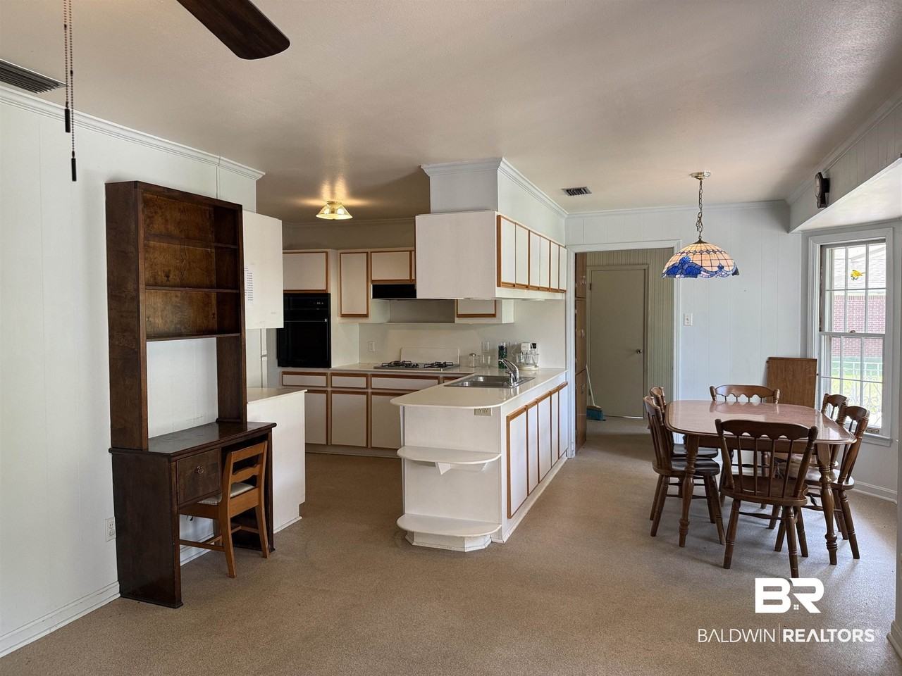 110 Patrician Dr - Photo 3 of 30