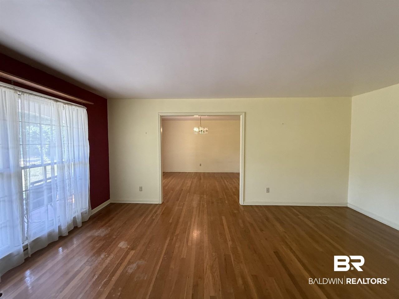 110 Patrician Dr - Photo 7 of 30