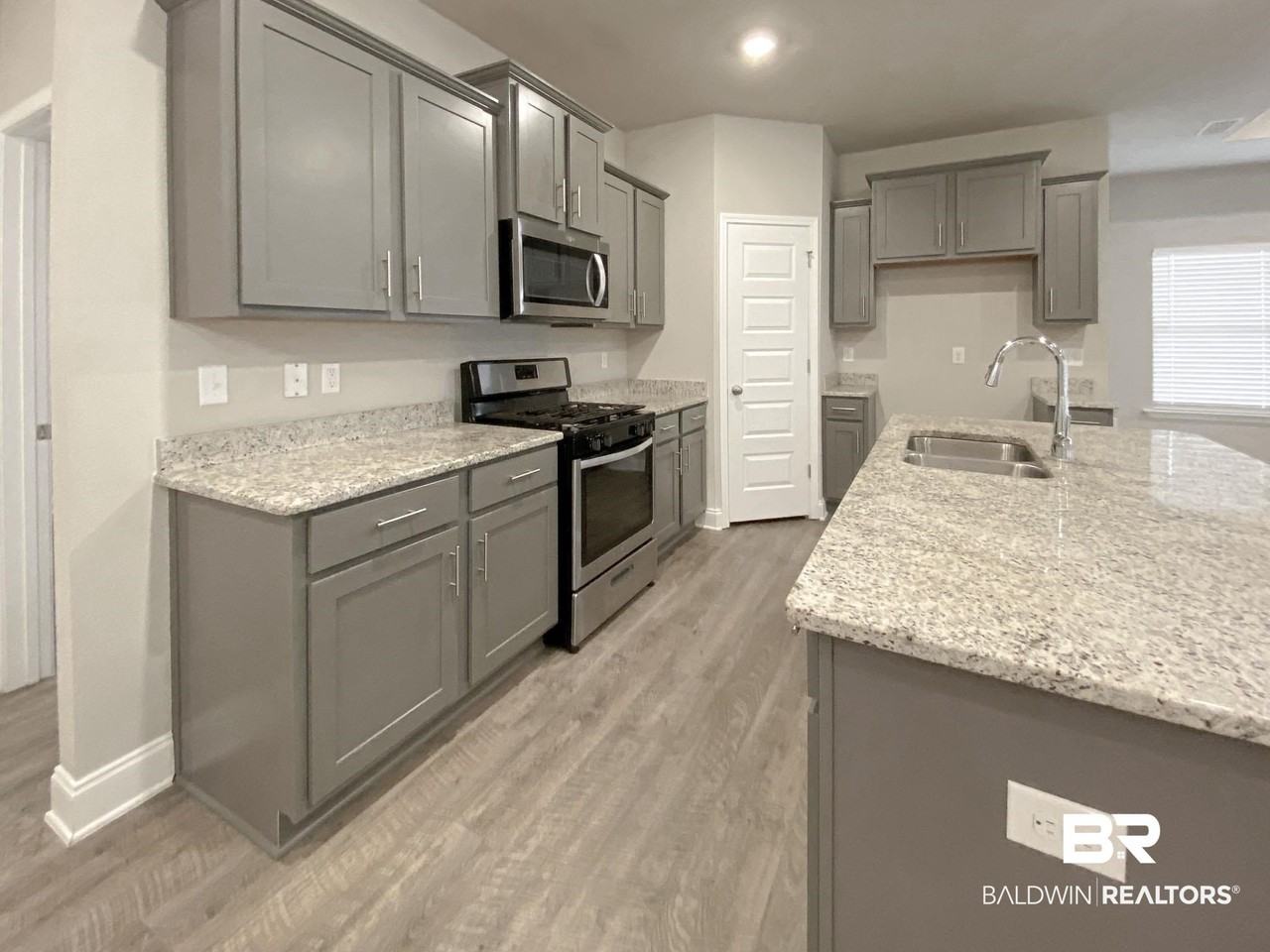 31436 Memphis Loop - Photo 4 of 20
