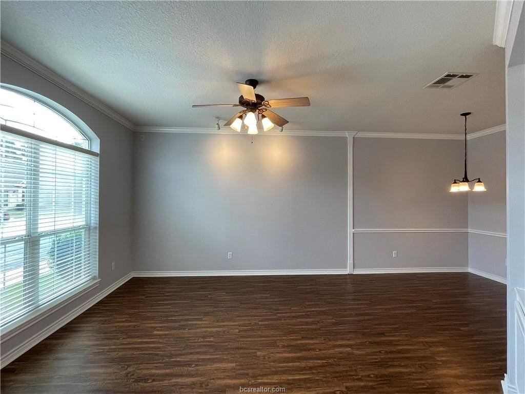 204 Fraternity Row - Photo 2 of 16