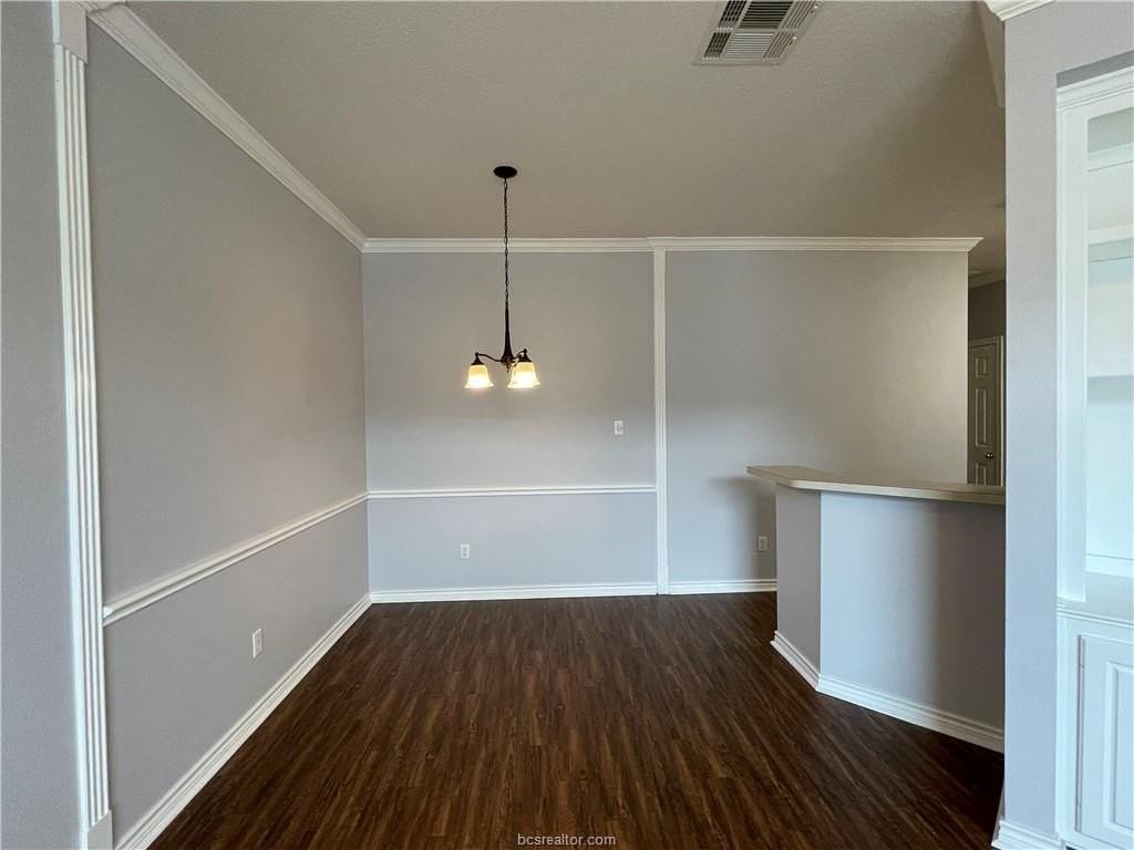 204 Fraternity Row - Photo 4 of 16