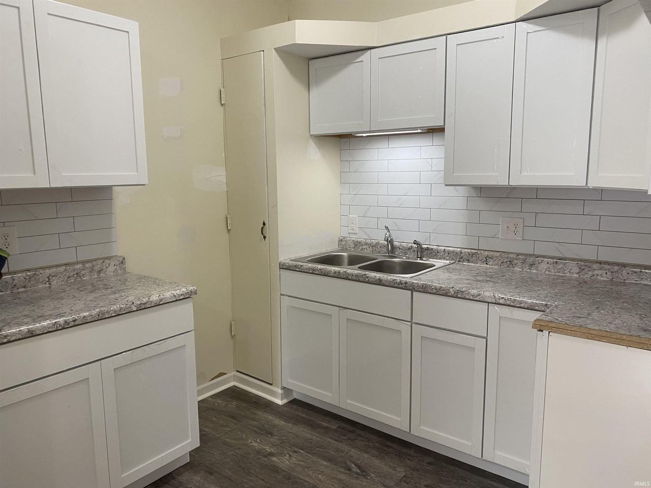 1220 S Curry Pike #B - Photo 2 of 7