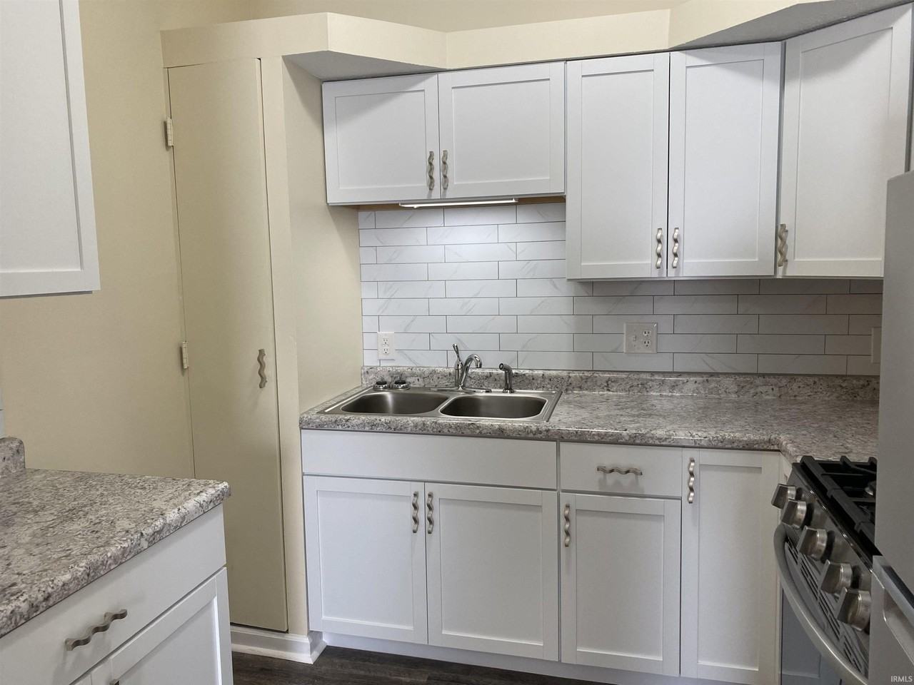 1220 S Curry Pike #B - Photo 4 of 7