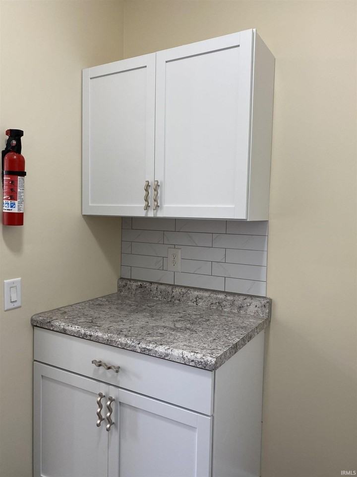 1220 S Curry Pike #B - Photo 6 of 7