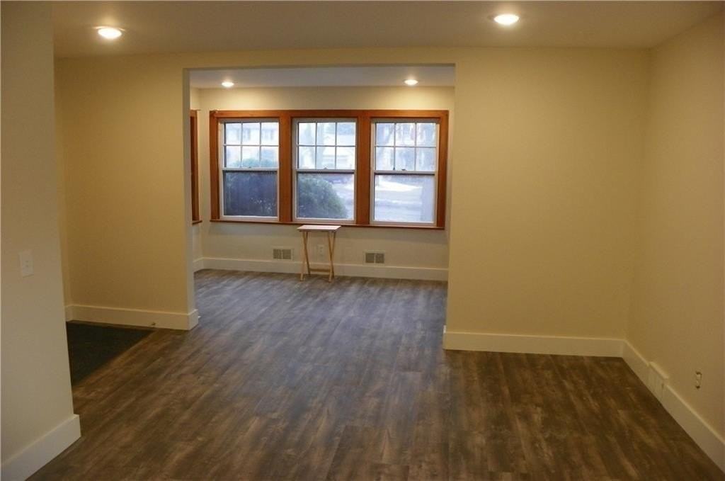 1067 N Winton Rd - Photo 4 of 9