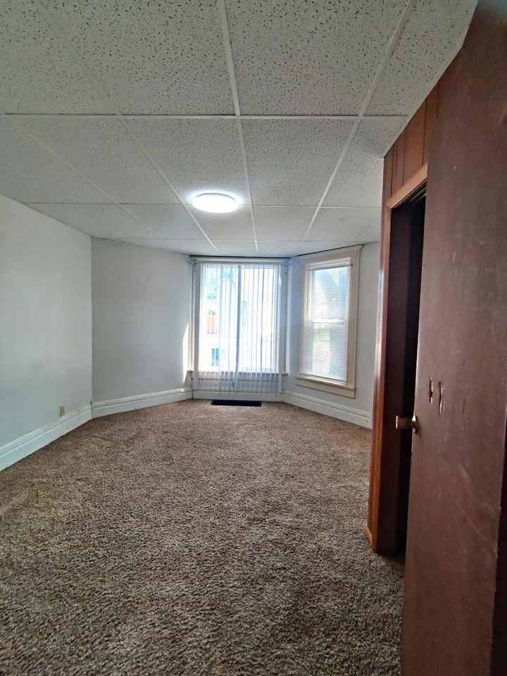 220 W Union St #1 - Photo 3 of 11