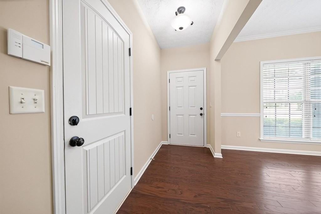 2 Lincolnshire Ln - Photo 2 of 36