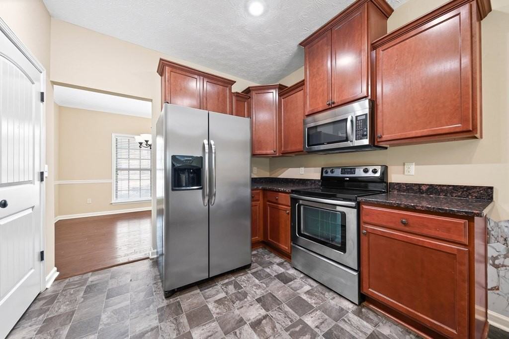 2 Lincolnshire Ln - Photo 6 of 36