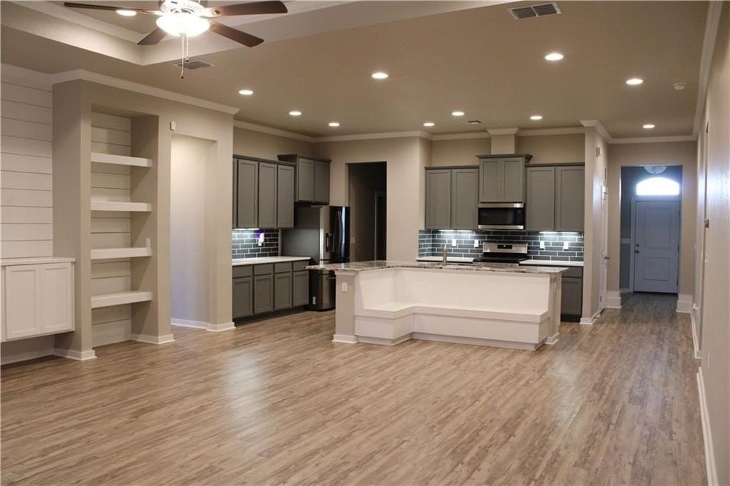 8026 Ventoso St - Photo 4 of 11