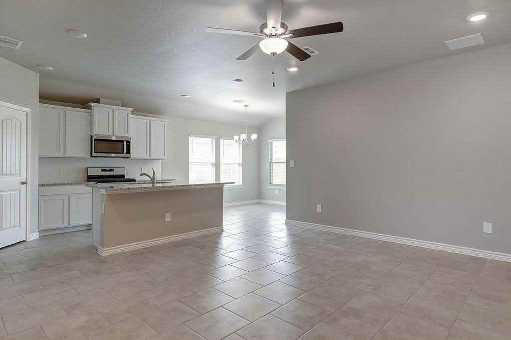1269 Carnaby St - Photo 4 of 40
