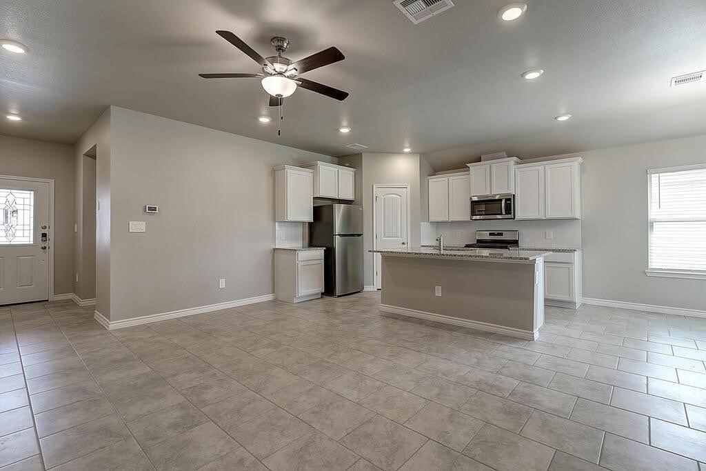 1269 Carnaby St - Photo 7 of 40