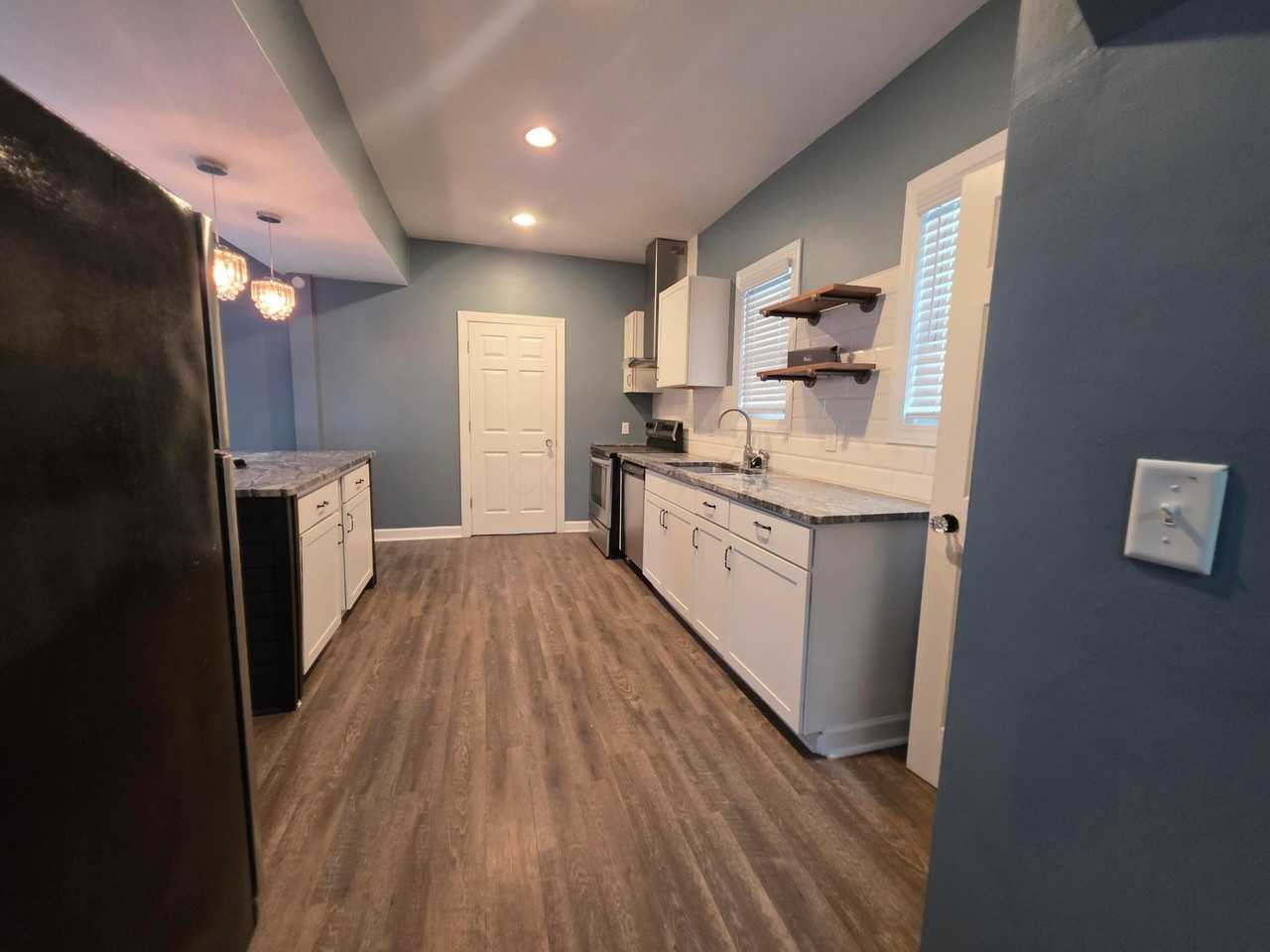 297 Johnson St - Photo 4 of 11