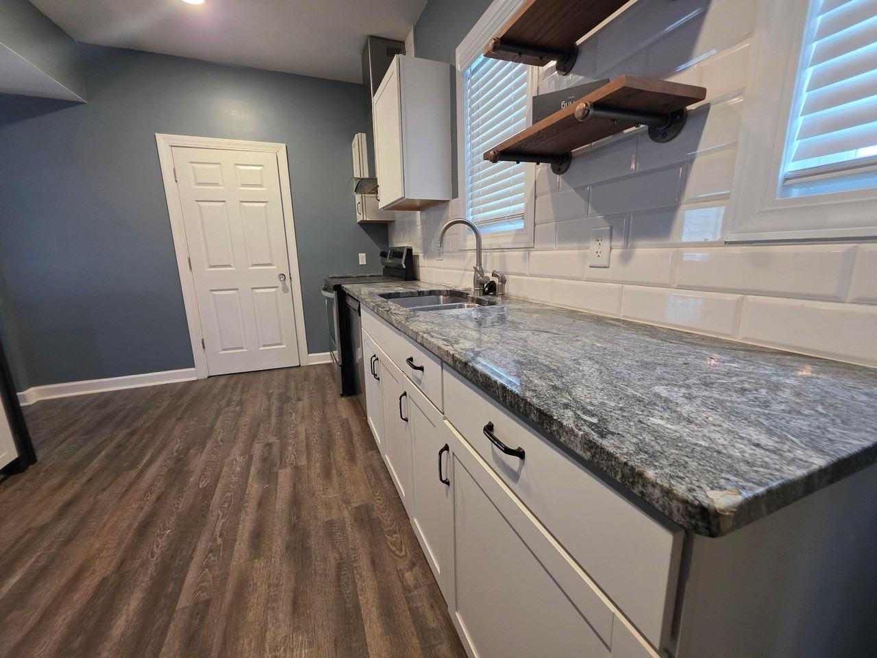 297 Johnson St - Photo 5 of 11