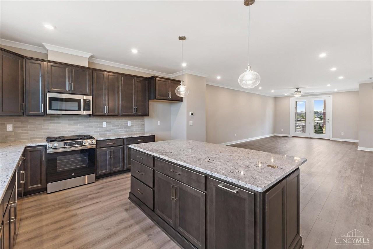 7254 Otley Dr - Photo 7 of 31